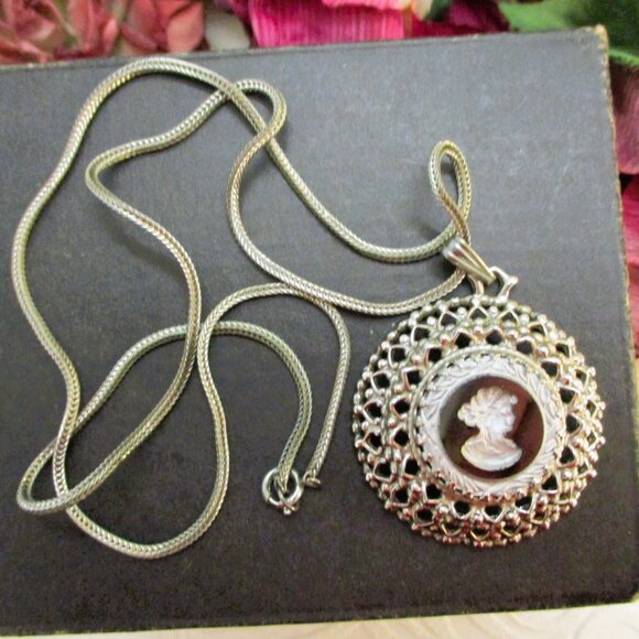 Vintage CARAVELLE BULOVA Watch Necklace: Whiting & Davis Cameo Pendant Watch - Picture 14 of 14
